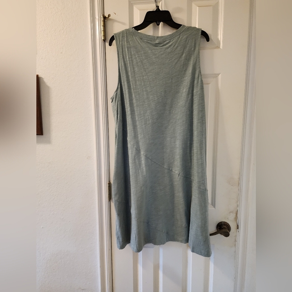 Sleeveless Dress with pockets - Picture 3 of 3